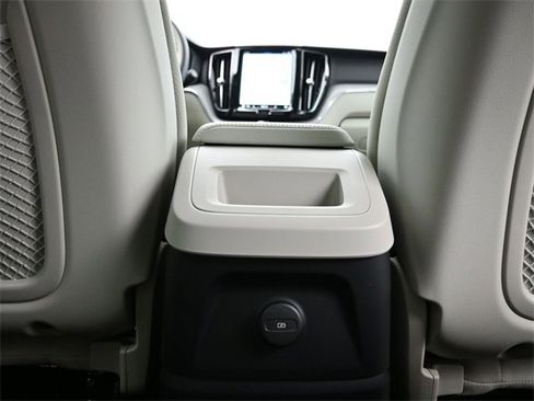 Used 2024 Volvo XC60 T8 Plus w/ Protection Package Premier image 33