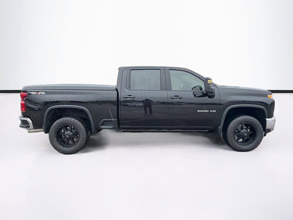Used 2022 Chevrolet Silverado 2500 LT w/ Convenience Package AWD/4WD image 4
