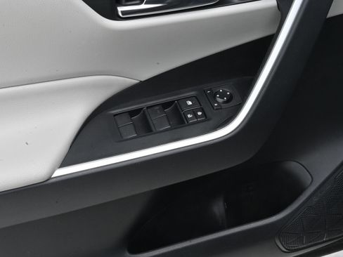 Used 2019 Toyota RAV4 XLE FWD image 24