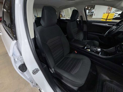 Used 2020 Ford Fusion SE image 16