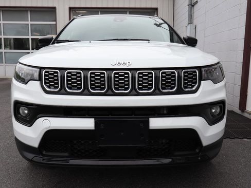Used 2025 Jeep Compass Limited AWD/4WD image 2