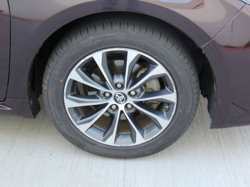 Used 2016 Toyota Avalon XLE Premium FWD image 33