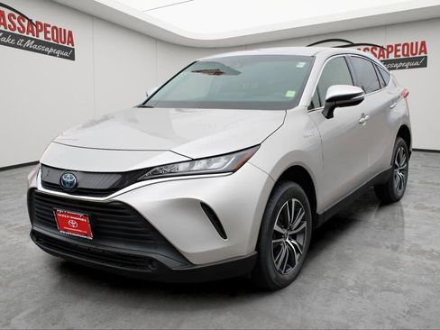 Certified 2021 Toyota Venza LE image 1