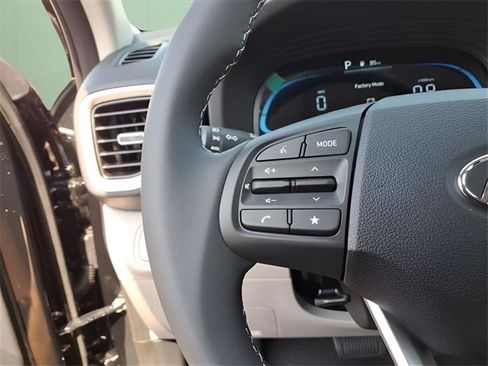 New 2025 Hyundai Venue SEL image 15