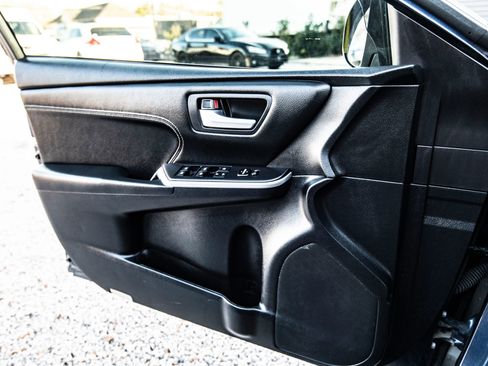 Used 2015 Toyota Camry XLE image 32
