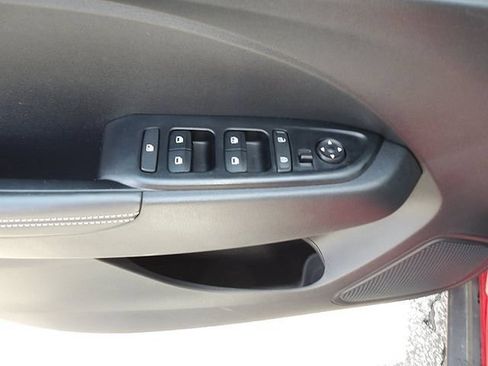 Certified 2025 Hyundai Venue Limited FWD image 14