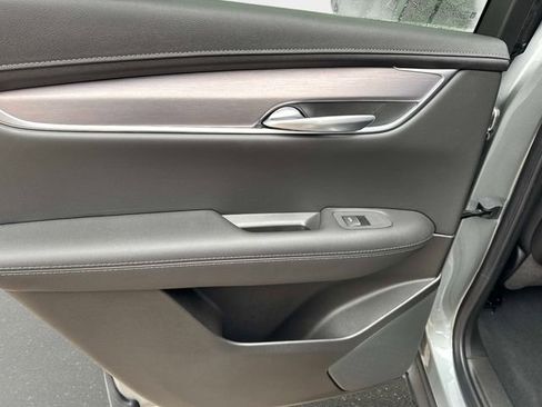 New 2025 Cadillac XT5 Luxury image 10