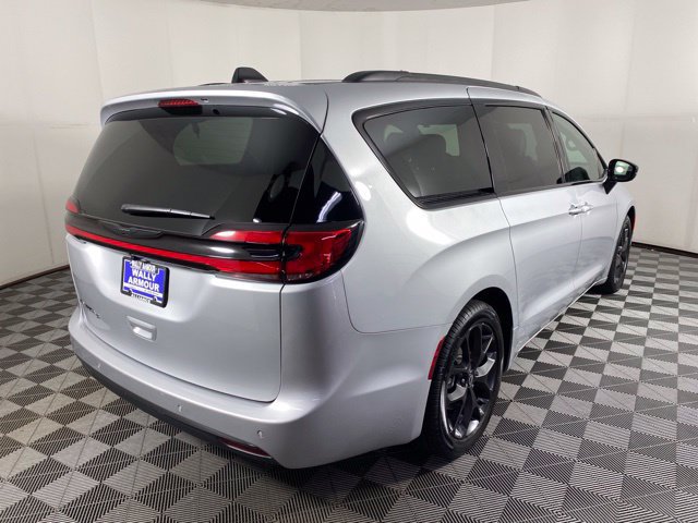 Used 2026 Chrysler Pacifica Select w/ S Appearance Package FWD image 4