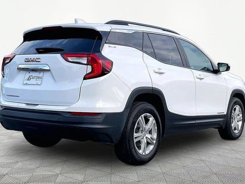 Used 2022 GMC Terrain SLE w/ Driver Convenience Package FWD image 4