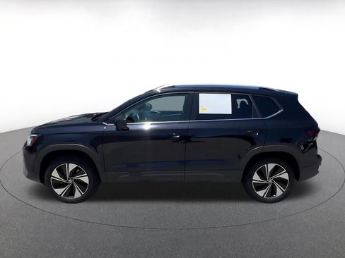 Used 2025 Volkswagen Taos SE AWD/4WD image 9