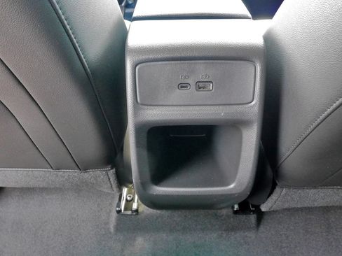 Used 2025 Chevrolet Trax LT w/ LT Convenience Package FWD image 19