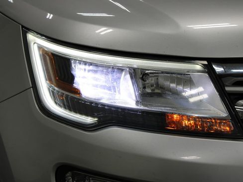 Used 2019 Ford Explorer Limited w/ Class III Trailer Tow Package image 12