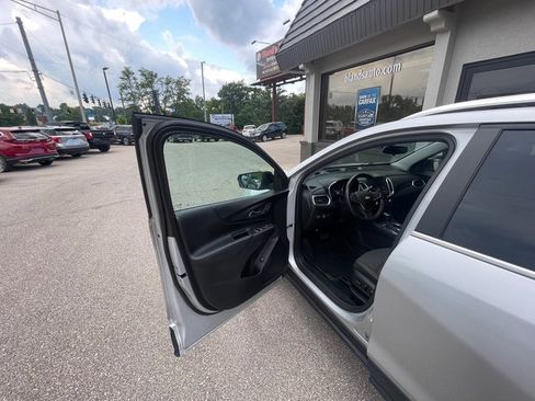Used 2021 Chevrolet Equinox LT image 8