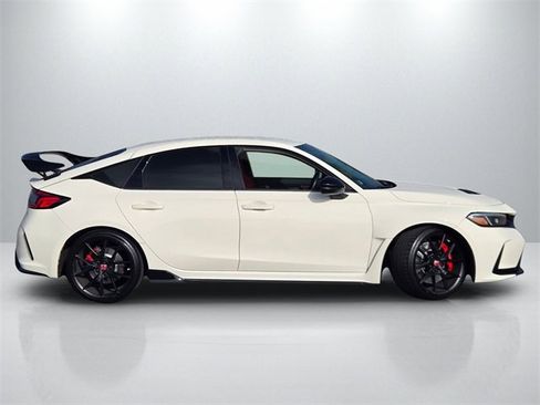 Used 2023 Honda Civic Type R image 3