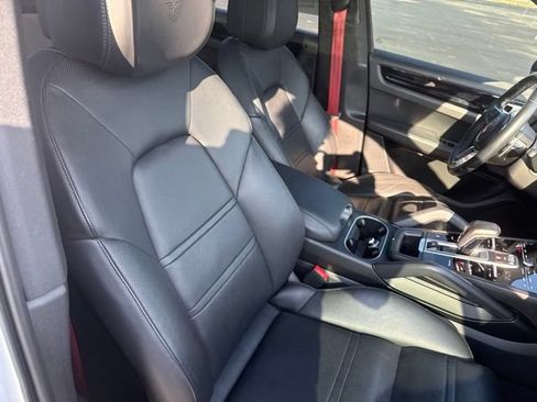 Used 2019 Porsche Cayenne AWD/4WD image 16