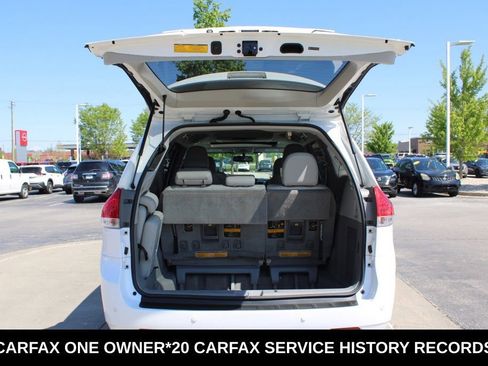 Used 2014 Toyota Sienna XLE w/ XLE Premium Package FWD image 9