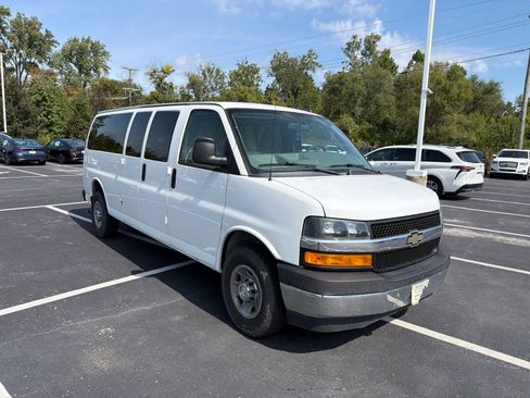 Used 2018 Chevrolet Express 3500 LT w/ LT Preferred Equipment Group RWD image 11