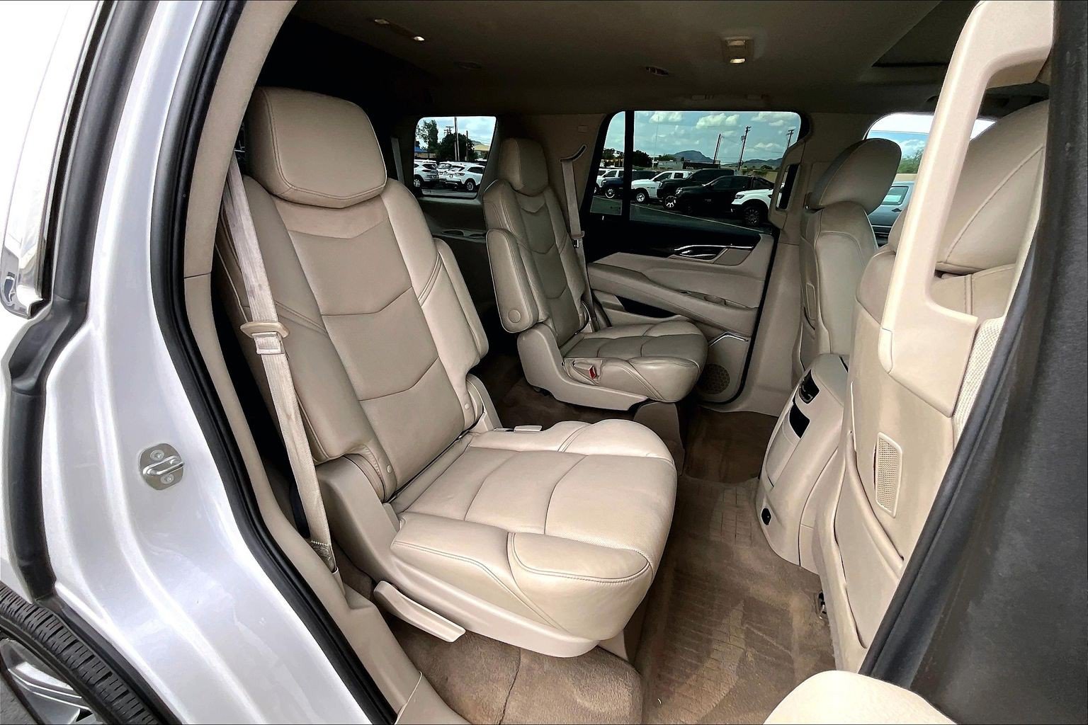 Used 2018 Cadillac Escalade Luxury AWD/4WD image 28