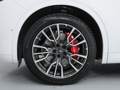 Certified 2023 Maserati Grecale GT AWD/4WD image 18