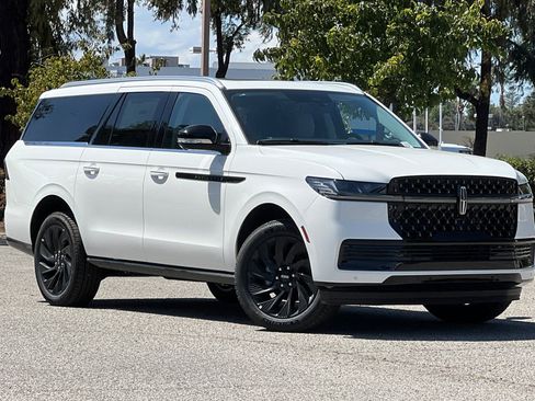 New 2026 Lincoln Navigator L Black Label AWD/4WD image 2