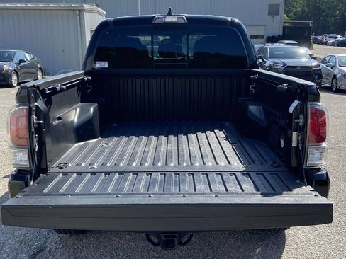 Used 2022 Toyota Tacoma TRD Sport w/ Technology Package RWD image 10