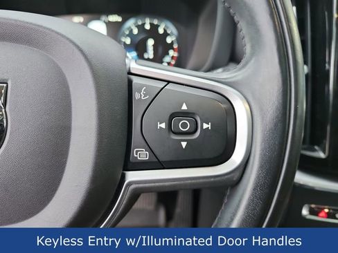 Used 2019 Volvo XC60 T6 Momentum w/ Multimedia Package image 24
