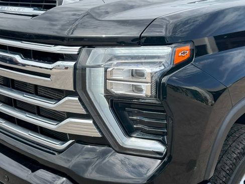 Used 2024 Chevrolet Silverado 3500 High Country w/ High Country Premium Package AWD/4WD image 10