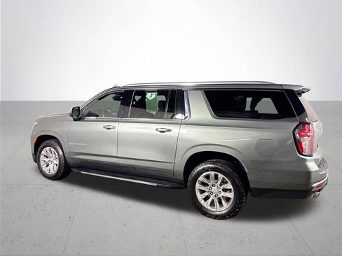 Used 2023 Chevrolet Suburban Premier image 8