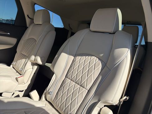 Used 2024 Buick Enclave Avenir w/ Avenir Technology Package image 15