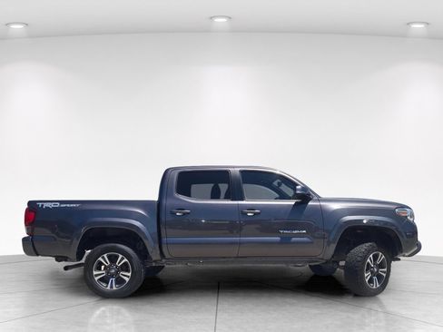 Used 2019 Toyota Tacoma TRD Sport w/ Technology Package RWD image 3