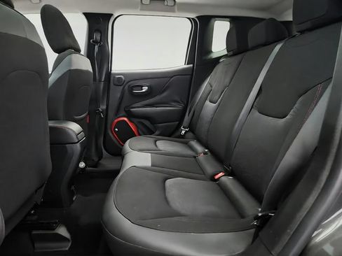 Used 2018 Jeep Renegade Trailhawk AWD/4WD image 23