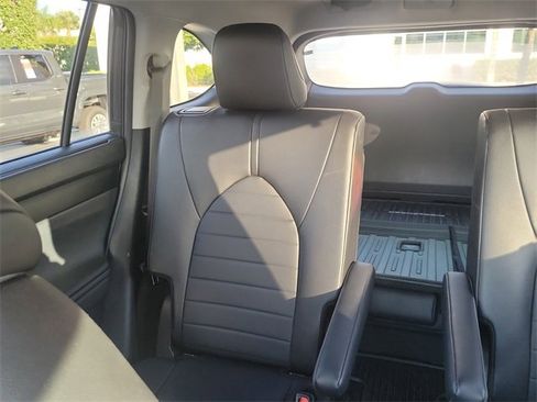 Used 2024 Toyota Highlander XLE image 15