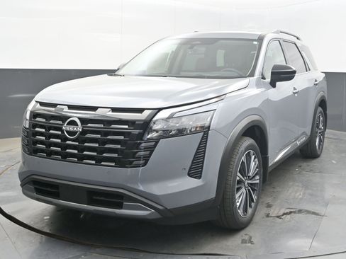 New 2026 Nissan Pathfinder Platinum FWD image 3