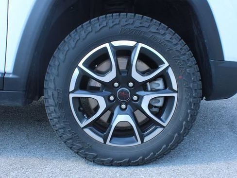 Used 2025 Jeep Compass Trailhawk w/ Trailhawk Elite Group AWD/4WD image 39
