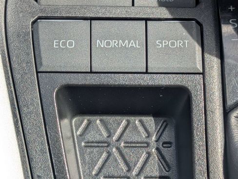 Used 2025 Toyota RAV4 XLE w/ Convenience Package FWD image 28