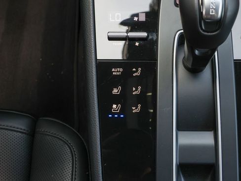 Certified 2026 Porsche Macan AWD/4WD image 28