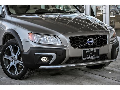 Used 2015 Volvo XC70 T6 Premier Plus image 2