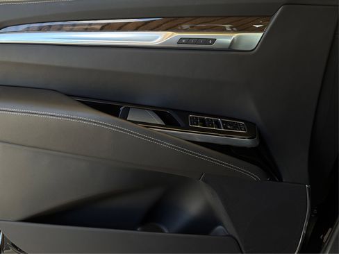 New 2026 Cadillac Escalade ESV Platinum Sport w/ LPO, ONYX Package image 21