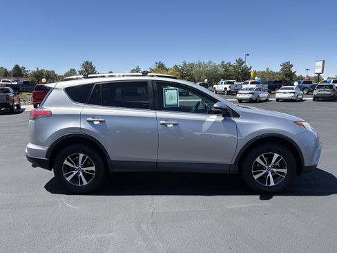 Used 2018 Toyota RAV4 XLE AWD/4WD image 5