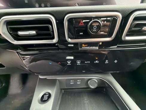 New 2026 Nissan Sentra SR w/ Floor Mat Package FWD image 18