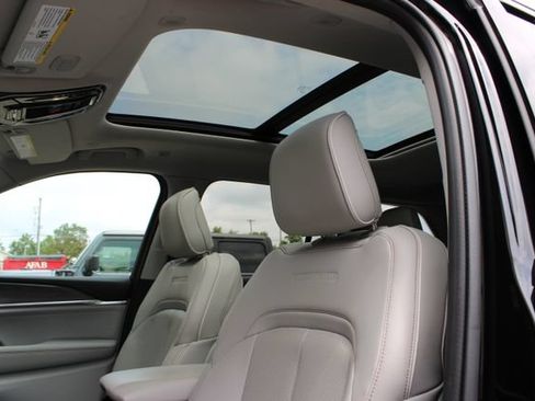 Used 2022 Jeep Grand Cherokee Overland AWD/4WD image 28