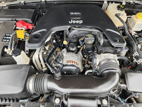 Used 2021 Jeep Gladiator Sport AWD/4WD image 23