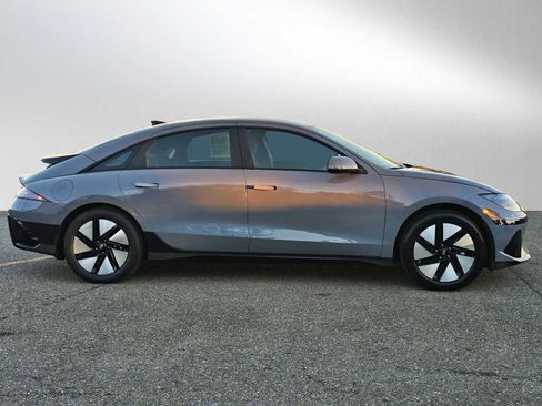 Used 2025 Hyundai Ioniq 6 SE image 2