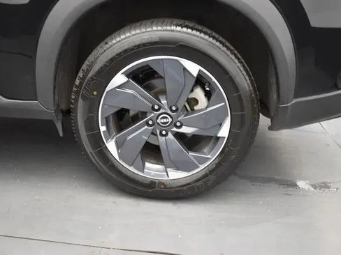 Used 2025 Nissan Rogue SV FWD image 35