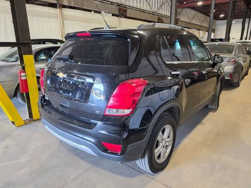 Used 2020 Chevrolet Trax LT w/ LT Convenience Package FWD image 2