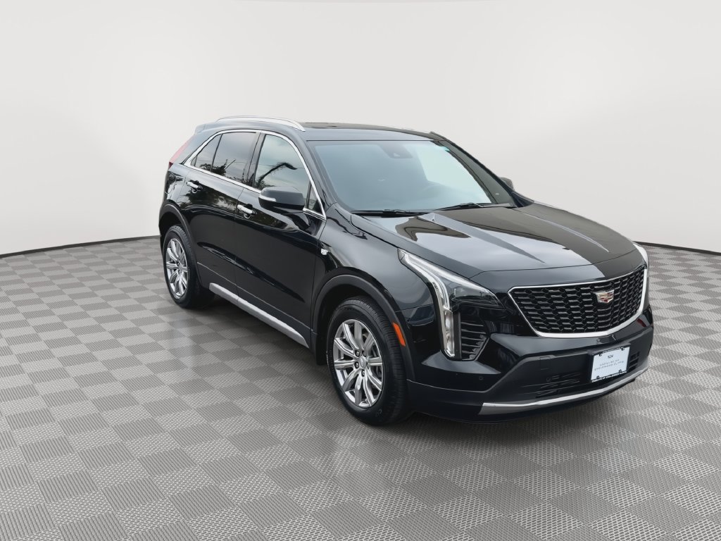 Used 2023 Cadillac XT4 Premium Luxury w/ Cold Weather Package AWD/4WD image 3