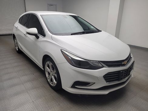 Used 2018 Chevrolet Cruze Premier FWD image 13