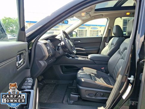 Used 2023 Nissan Pathfinder Platinum AWD/4WD image 17