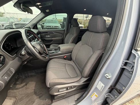 Used 2025 Honda Pilot Sport image 30