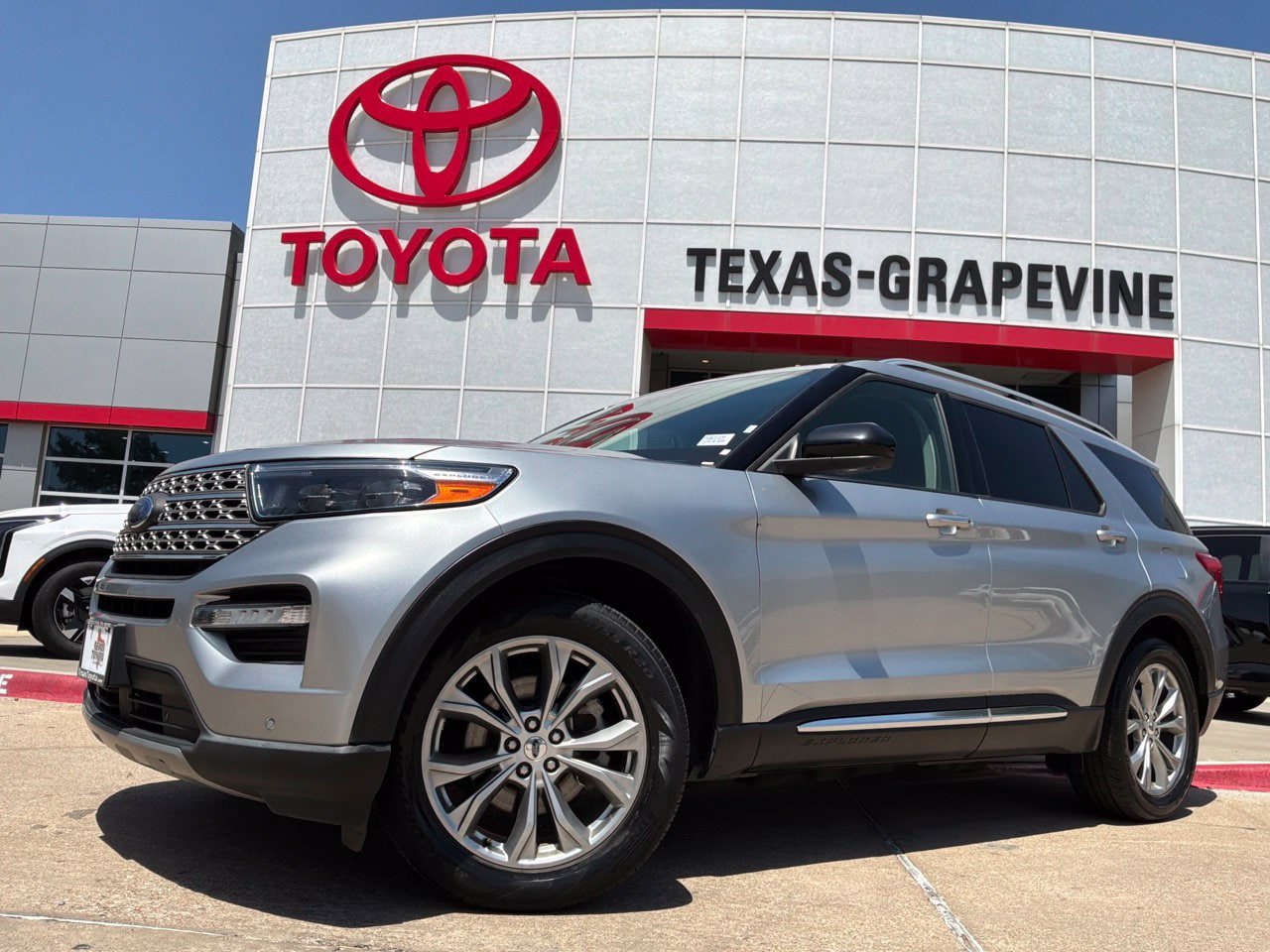 Used 2023 Ford Explorer Limited RWD image 1